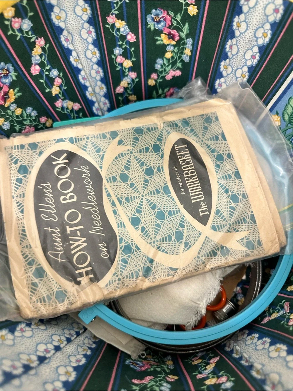 Vintage Floral Striped Fabric Padded Sewing Basket & Supplies Handle Lid 12” dia